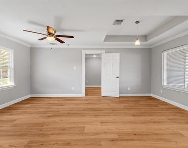 1941 Lynnview Drive - Photo Thumbnail 5
