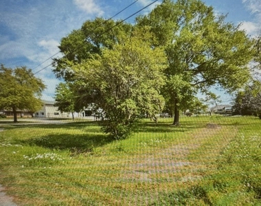 17703 South Drive - Photo Thumbnail 2