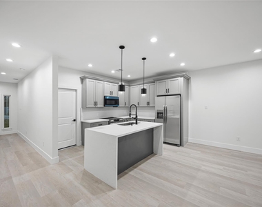 8218 Lawler Street - Photo Thumbnail 6