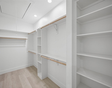 8218 Lawler Street - Photo Thumbnail 20