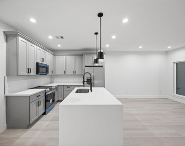 8218 Lawler Street - Photo Thumbnail 7