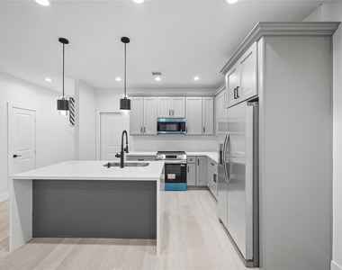 8218 Lawler Street - Photo Thumbnail 9