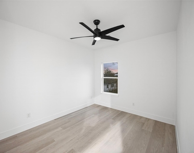 8218 Lawler Street - Photo Thumbnail 24