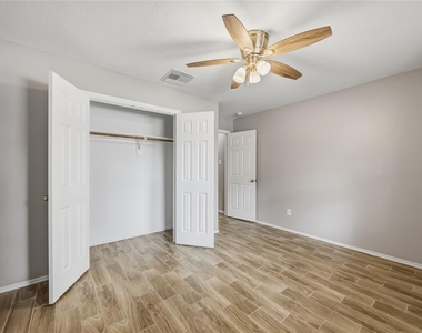 2734 Trinity Glen Lane - Photo Thumbnail 20