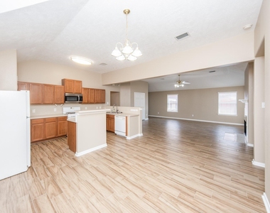 19247 Dillsbury Court - Photo Thumbnail 16