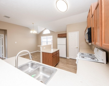 19247 Dillsbury Court - Photo Thumbnail 11
