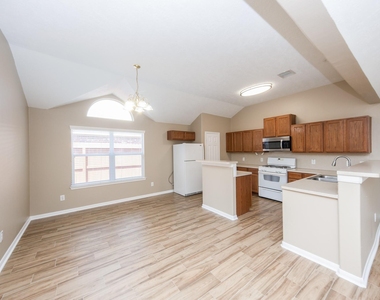 19247 Dillsbury Court - Photo Thumbnail 10
