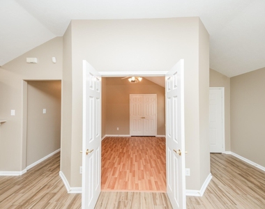 19247 Dillsbury Court - Photo Thumbnail 8