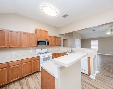 19247 Dillsbury Court - Photo Thumbnail 12