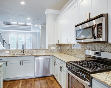 1046 W 23rd Street - Photo Thumbnail 8