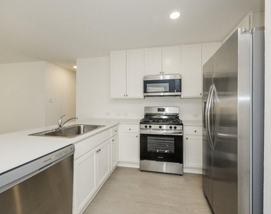 13495 Bay Springs Drive - Photo Thumbnail 3