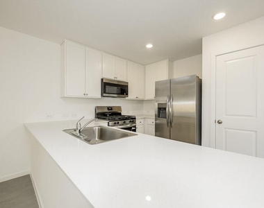 13495 Bay Springs Drive - Photo Thumbnail 4