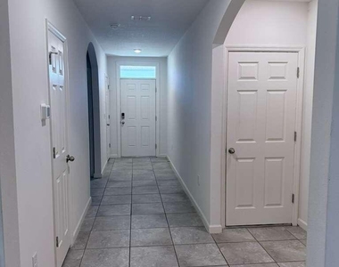 609 Concha Street Nw - Photo Thumbnail 3