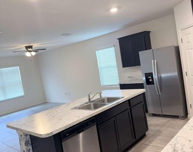 609 Concha Street Nw - Photo Thumbnail 7