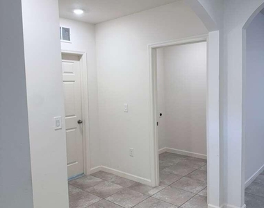 609 Concha Street Nw - Photo Thumbnail 4