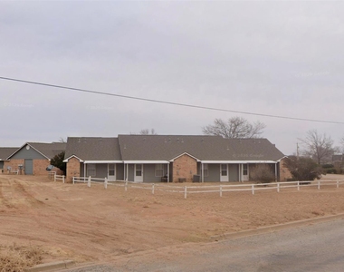 802 W 15th Street - Photo Thumbnail 2