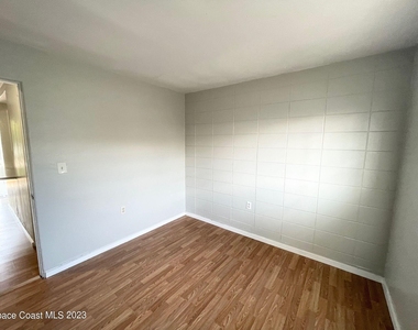 1341 W Point Drive - Photo Thumbnail 13