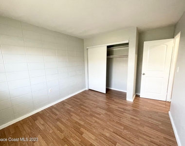 1341 W Point Drive - Photo Thumbnail 11