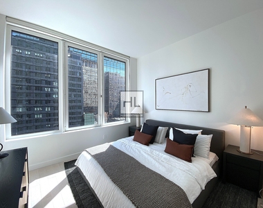 West 60th Street - Photo Thumbnail 5
