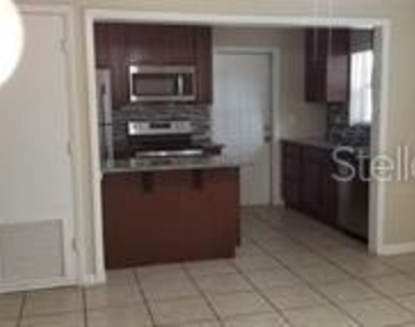 516 Wellington - Photo Thumbnail 2