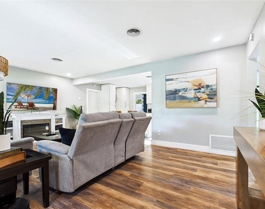 101 N Mercury Avenue - Photo Thumbnail 6