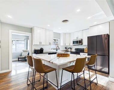101 N Mercury Avenue - Photo Thumbnail 12