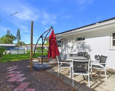 101 N Mercury Avenue - Photo Thumbnail 40