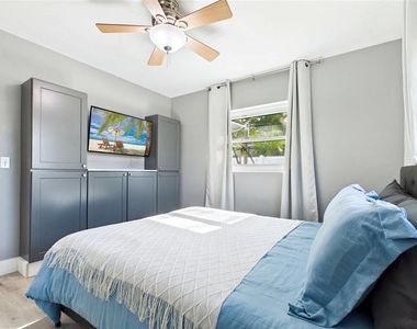 101 N Mercury Avenue - Photo Thumbnail 34