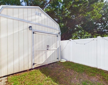 101 N Mercury Avenue - Photo Thumbnail 42