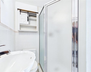 101 N Mercury Avenue - Photo Thumbnail 24