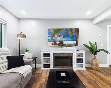 101 N Mercury Avenue - Photo Thumbnail 11