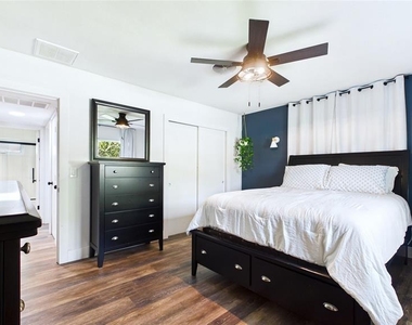 101 N Mercury Avenue - Photo Thumbnail 26