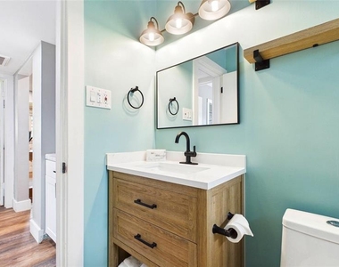 101 N Mercury Avenue - Photo Thumbnail 32
