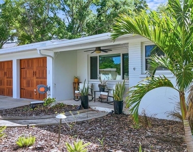 101 N Mercury Avenue - Photo Thumbnail 2