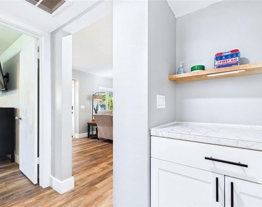 101 N Mercury Avenue - Photo Thumbnail 30