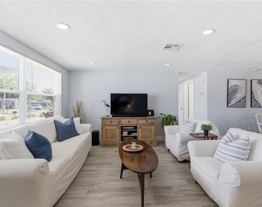 7608 Sue Ellen Drive - Photo Thumbnail 5