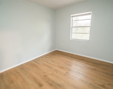 1277 Sylvia Avenue - Photo Thumbnail 11