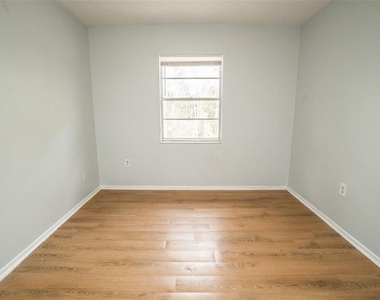 1277 Sylvia Avenue - Photo Thumbnail 12