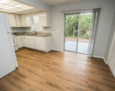 1277 Sylvia Avenue - Photo Thumbnail 2