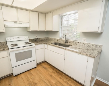 1277 Sylvia Avenue - Photo Thumbnail 4