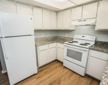 1277 Sylvia Avenue - Photo Thumbnail 3