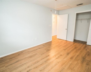 1277 Sylvia Avenue - Photo Thumbnail 16