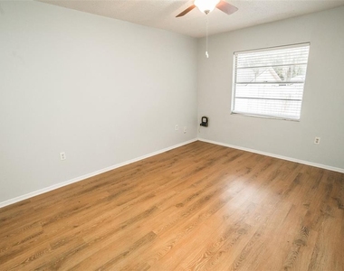 1277 Sylvia Avenue - Photo Thumbnail 21