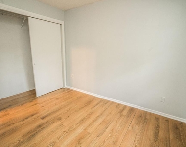 1277 Sylvia Avenue - Photo Thumbnail 15