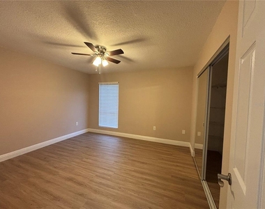 11804 Cypress Hill Circle - Photo Thumbnail 9