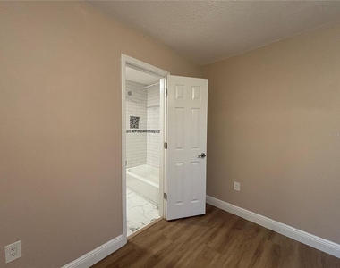 11804 Cypress Hill Circle - Photo Thumbnail 8