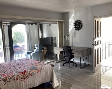 7701 Starkey Road - Photo Thumbnail 9