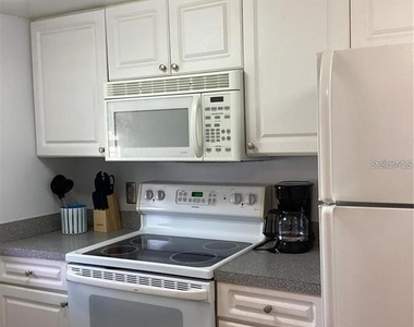 7701 Starkey Road - Photo Thumbnail 17