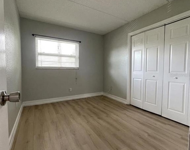2835 Somerset Park Drive - Photo Thumbnail 5
