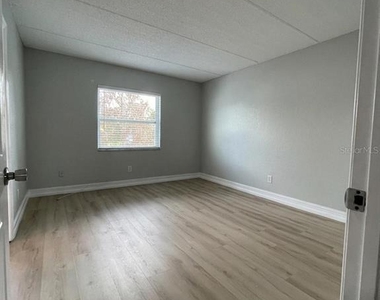 2835 Somerset Park Drive - Photo Thumbnail 7